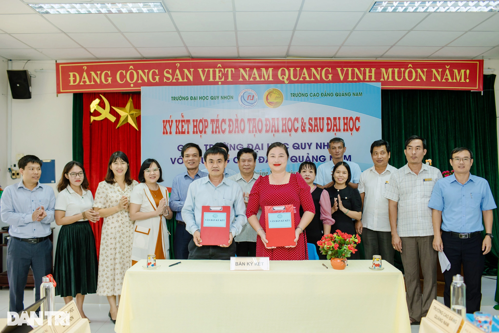 Trường Cao đẳng Quảng Nam và trường ĐH Quy Nhơn hợp tác đào tạo sau đại học - 1 Trường Cao đẳng Quảng Nam và trường ĐH Quy Nhơn hợp tác đào tạo sau đại học - 1