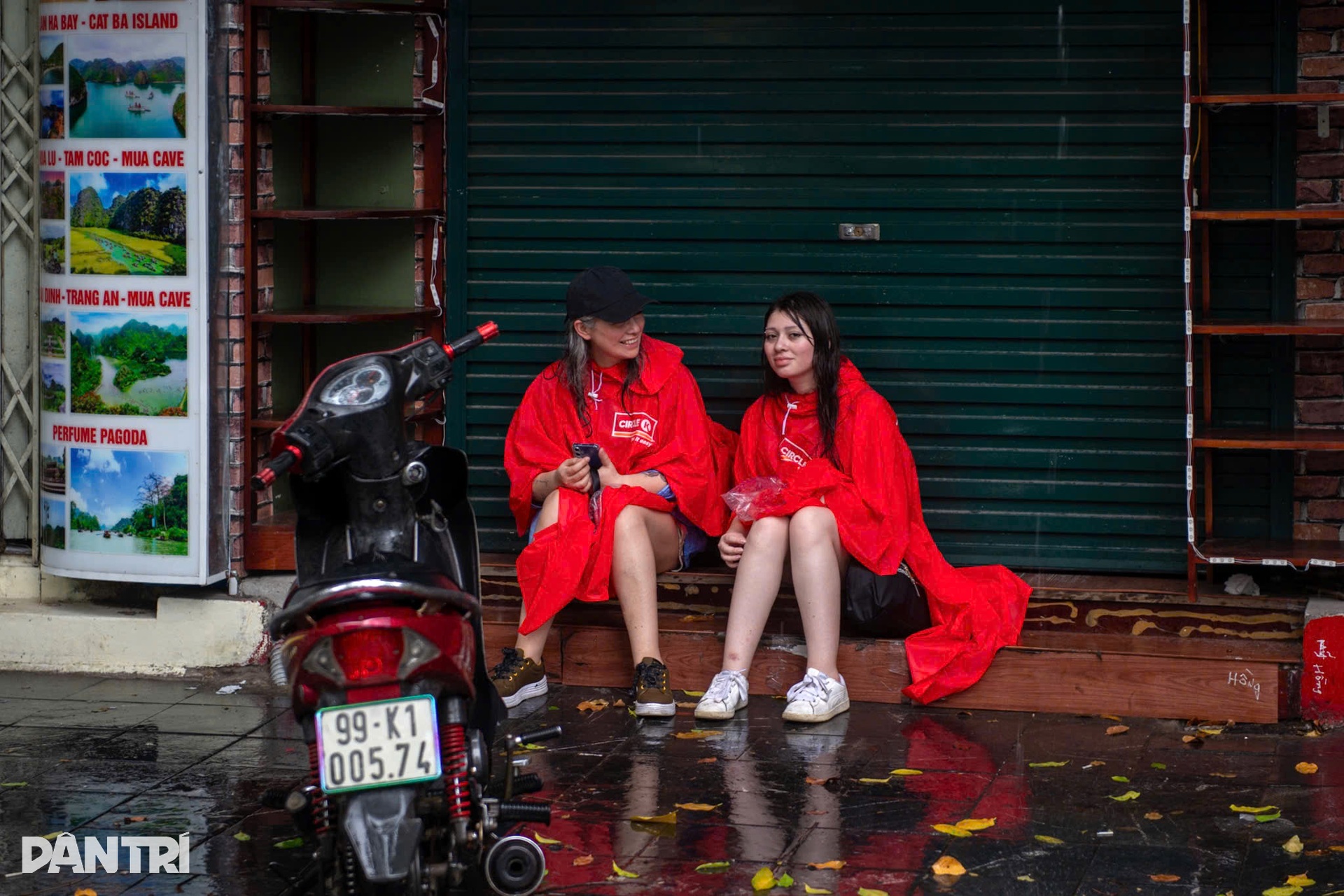 Người Hà Nội gia cố nhà cửa, chi 30 triệu đồng thuê xe container chặn cửa - 4