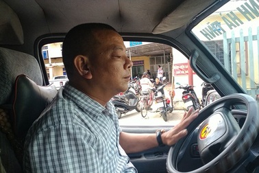 Anh thợ sửa điện thoại mua ô tô phục vụ người nghèo miễn phí