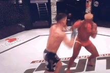 Hãi hùng cú lên gối của võ sĩ MMA làm đối thủ bất tỉnh tại chỗ