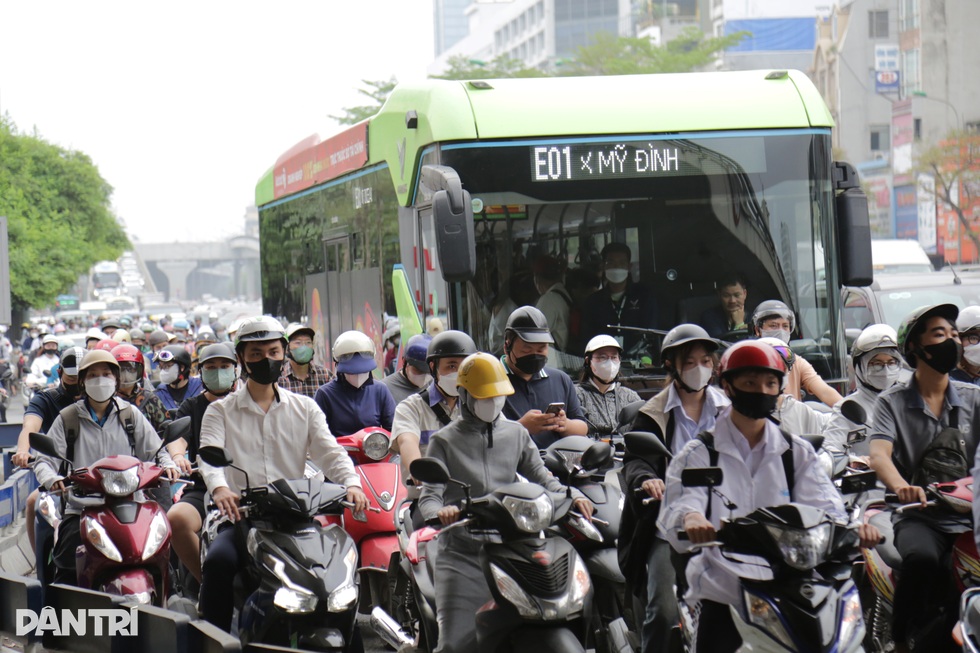 Tham gia giao thông kiểu tiết kiệm thời gian, nhiều người nhận phạt nặng - 2 Tham gia giao thông kiểu tiết kiệm thời gian, nhiều người nhận phạt nặng - 2