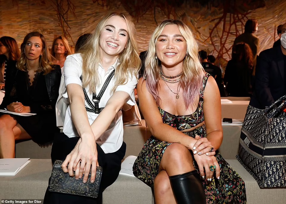 Siêu mẫu đồng tính Cara Delevingne táo bạo diện vest không nội y - 12 Siêu mẫu đồng tính Cara Delevingne táo bạo diện vest không nội y - 12