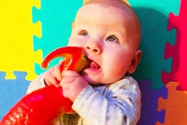 Phản ứng đáng yêu của bé khi nhìn thấy thức ăn