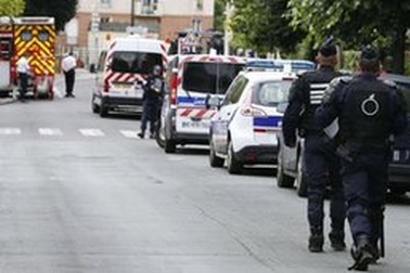 Bắt cóc con tin tại trường học Pháp