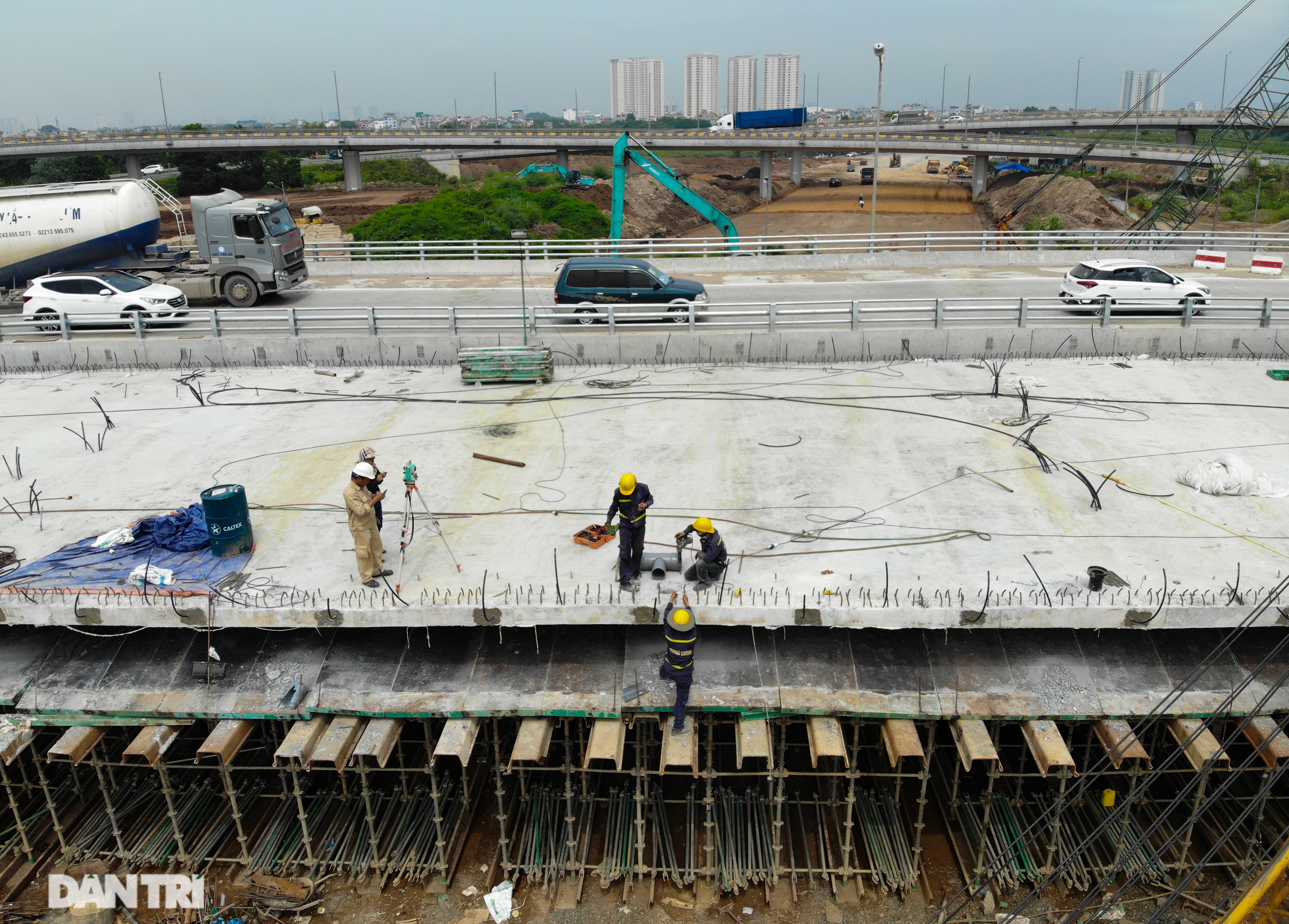 Đại công trường 400 tỷ đồng nối cao tốc Hà Nội - Hải Phòng và đường Cổ Linh - 14 Đại công trường 400 tỷ đồng nối cao tốc Hà Nội - Hải Phòng và đường Cổ Linh - 14