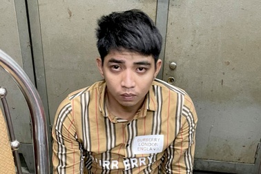 Bạn gái bị trêu ghẹo, nam thanh niên đâm 2 người thương vong