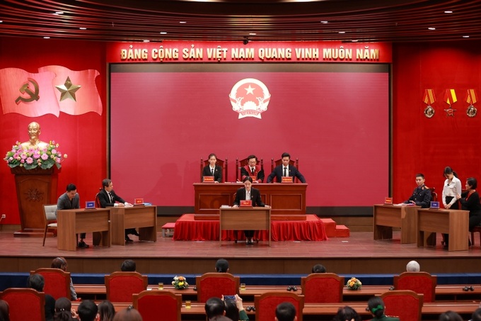 Vở kịch ứng tác mô phỏng phiên tòa xét xử sơ thẩm một vụ án bạo lực với phụ nữ.