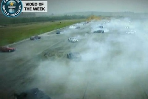 Hàng chục ô tô “quay compa” cùng lúc