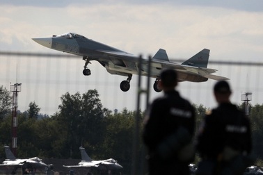 Chiến đấu cơ tàng hình T-50 của Nga thử nghiệm phóng tên lửa