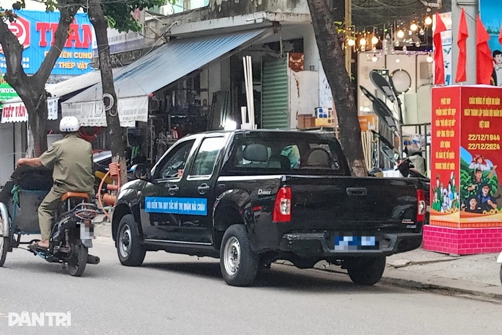 Cán bộ quy tắc đô thị nhận tiền nộp phạt qua tài khoản cá nhân - 1 Cán bộ quy tắc đô thị nhận tiền nộp phạt qua tài khoản cá nhân - 1