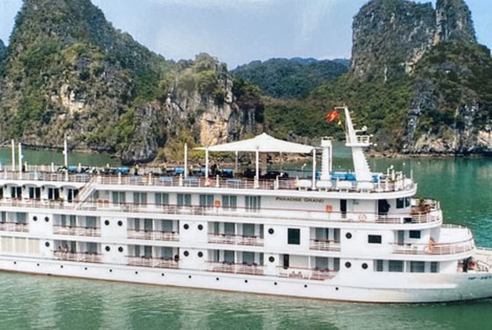 Đằng sau đường dây sextour trên biển - 1