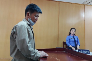 Cãi nhau lúc đánh bài, giết 2 đồng nghiệp