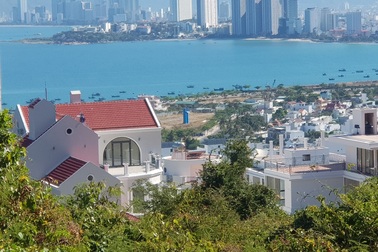 Nhiều biệt thự ở núi Cô Tiên hoàn thiện, bất chấp lệnh tạm dừng xây dựng