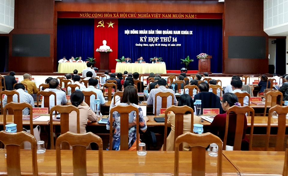 Quảng Nam hụt thu hàng trăm tỉ đồng do tiêu thụ ô tô khó khăn Quảng Nam hụt thu hàng trăm tỉ đồng do tiêu thụ ô tô khó khăn