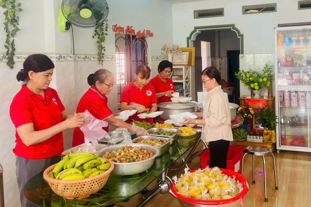 Nữ chủ tịch hội sinh ra để làm từ thiện, lan tỏa yêu thương - 6 Nữ chủ tịch hội sinh ra để làm từ thiện, lan tỏa yêu thương - 6