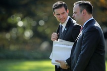 Trợ lý lâu năm của ông Trump bị sa thải khỏi Nhà Trắng