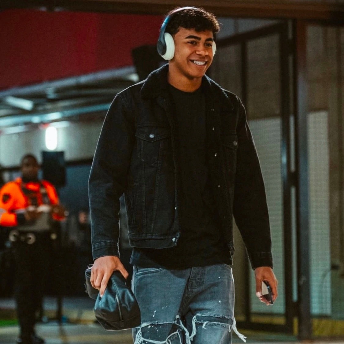 Youngest player at Euro 2024: Trying to score goals while doing homework - 4 Cầu thủ trẻ nhất Euro 2024: Vừa cố gắng săn bàn, vừa làm bài tập về nhà - 4