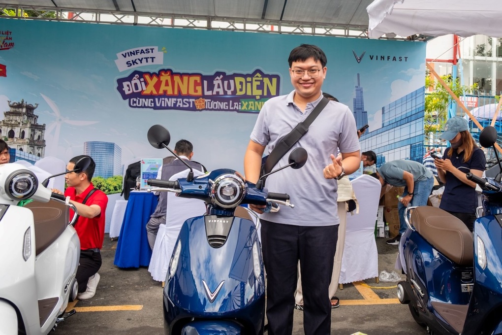 Sự kiện “Đổi xăng lấy điện” tại TPHCM thu hút sự quan tâm của người dân - 3 Sự kiện “Đổi xăng lấy điện” tại TPHCM thu hút sự quan tâm của người dân - 3