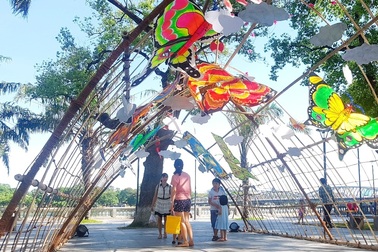 Nhiều sắc màu vui tươi tại lễ hội diều Huế 2019