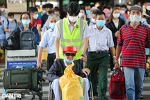 Sân bay Tân Sơn Nhất dự kiến đông kỷ lục và thiếu taxi dịp Tết Quý Mão