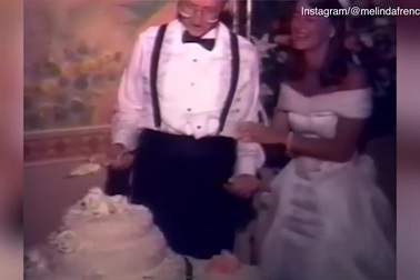 Khoảnh khắc thú vị trong đám cưới được vợ Bill Gates chia sẻ lên mạng xã hội nhân dịp kỷ niệm ngày cưới