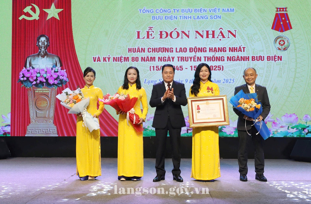 Bưu điện tỉnh Lạng Sơn đón nhận Huân chương Lao động hạng Nhất - 1 Bưu điện tỉnh Lạng Sơn đón nhận Huân chương Lao động hạng Nhất - 1