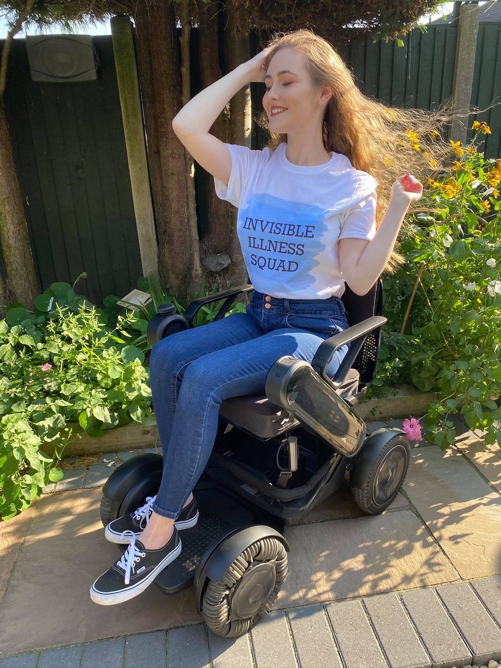 Mắc bệnh phải ngồi xe lăn, cô gái xinh đẹp vẫn là người mẫu nổi tiếng - 3 Mắc bệnh phải ngồi xe lăn, cô gái xinh đẹp vẫn là người mẫu nổi tiếng - 3