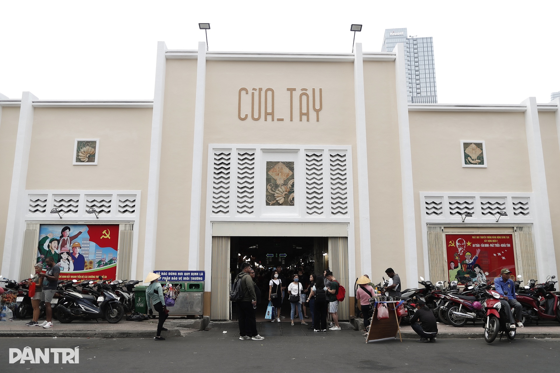 Chợ Bến Thành thay áo mới, trở thành điểm check-in thu hút khách ở TPHCM - 8 Chợ Bến Thành thay áo mới, trở thành điểm check-in thu hút khách ở TPHCM - 8