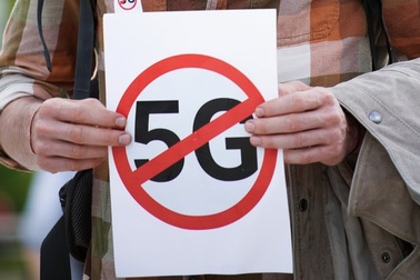 77 trạm phát sóng di động tại Anh bị đốt vì tin đồn mạng 5G gây ra Covid-19