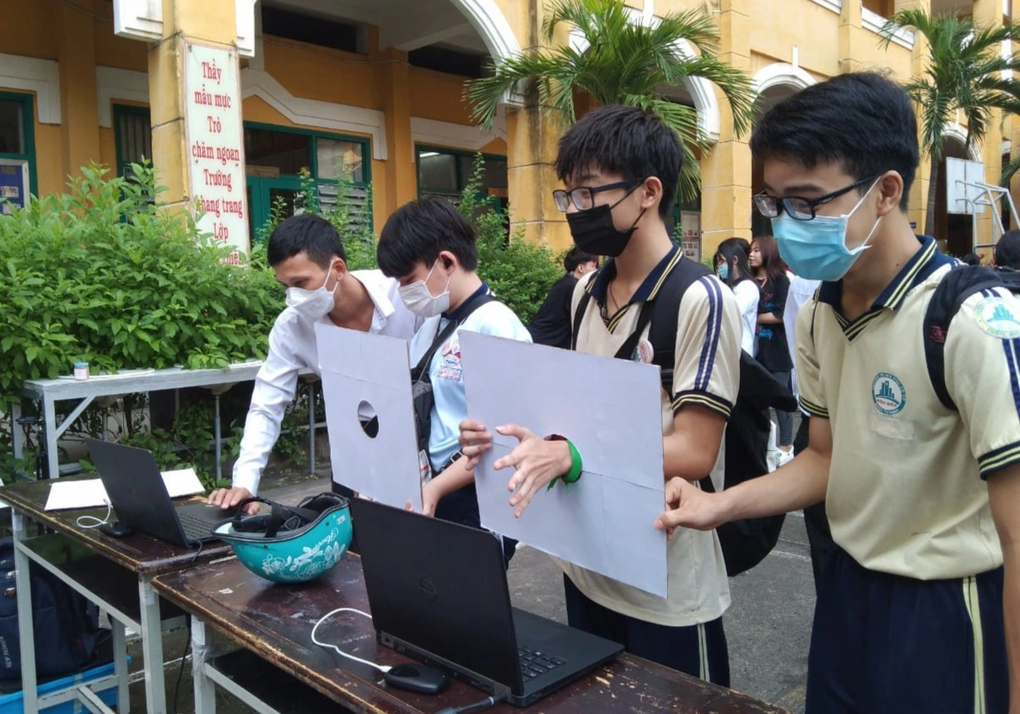 Khai giảng đã bớt... báo cáo, kính thưa - 2 Khai giảng đã bớt... báo cáo, kính thưa - 2