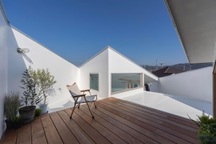 Kỳ lạ ngôi nhà 3 tầng nhưng chứa “16 tầng” như mê cung bên trong