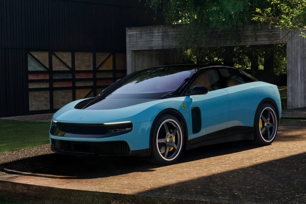 Bị chê xấu, xe điện đầu tiên của Ferrari vẫn cháy hàng chỉ sau hai tháng - 1
