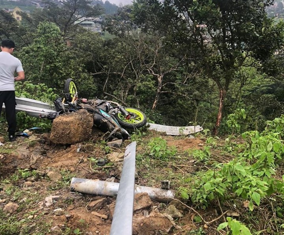Tai nạn kinh hoàng trên đường lên Tam Đảo, 4 người tử vong - 1 Tai nạn kinh hoàng trên đường lên Tam Đảo, 4 người tử vong - 1