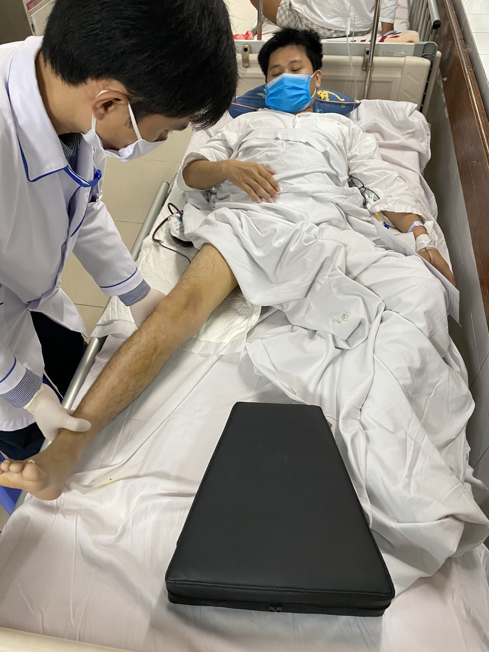 Chàng trai mồ côi cha: “Cảm ơn bạn đọc Dân trí đã cứu cuộc đời em” - 1 Chàng trai mồ côi cha: “Cảm ơn bạn đọc Dân trí đã cứu cuộc đời em” - 1