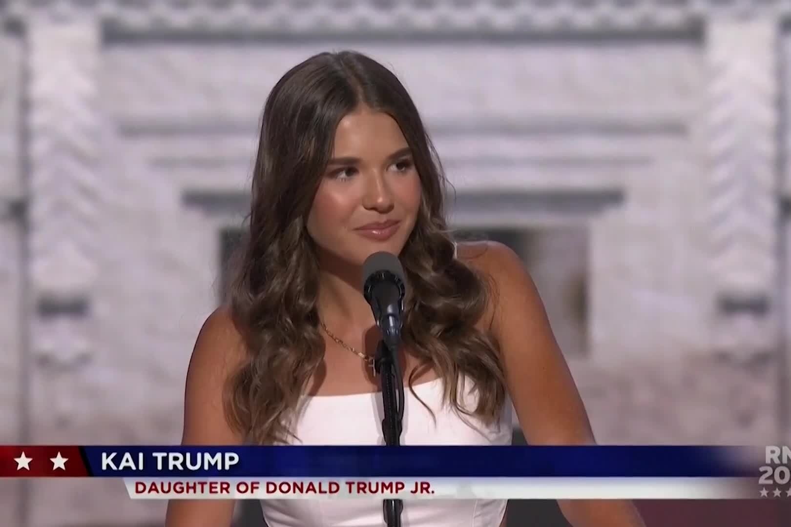 Cháu gái Tổng thống Trump: “Công chúa làng golf” xinh đẹp và tài năng - 8 Cháu gái Tổng thống Trump: “Công chúa làng golf” xinh đẹp và tài năng - 8