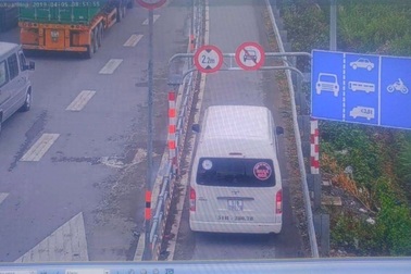 Xử lý nghiêm ô tô lưu thông vào làn đường xe máy trên cao tốc