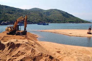 Tạm dừng cấp phép dự án tận thu cát nhiễm mặn