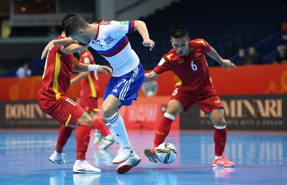 Những khoảnh khắc quả cảm của cầu thủ futsal Việt Nam trước Nga - 16 Những khoảnh khắc quả cảm của cầu thủ futsal Việt Nam trước Nga - 16