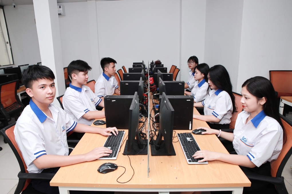 80% học sinh trường nghề muốn học văn hoá, nhiều trường than... khó - 1 80% học sinh trường nghề muốn học văn hoá, nhiều trường than... khó - 1