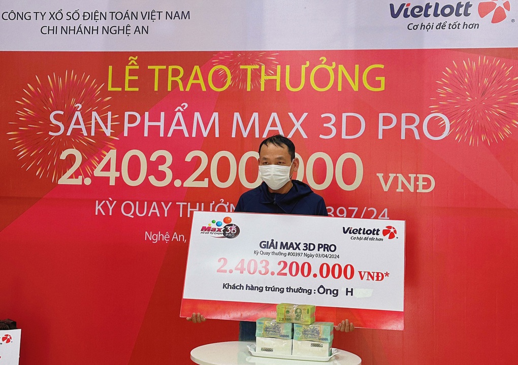 Người đàn ông Nghệ An mua Vietlott theo sự mách bảo, trúng 2,4 tỷ đồng - 1 Người đàn ông Nghệ An mua Vietlott theo sự mách bảo, trúng 2,4 tỷ đồng - 1