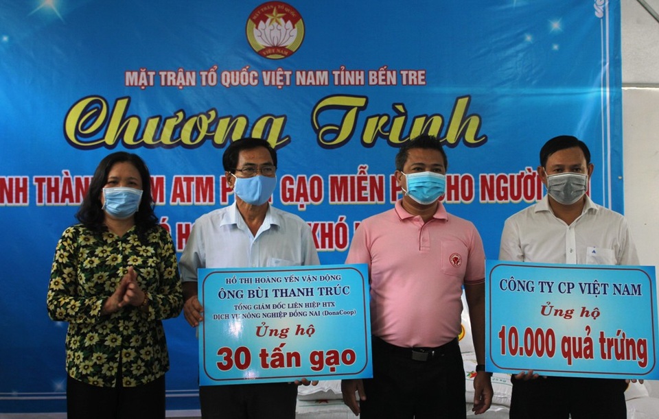 Xứ dừa, xứ sen xuất hiện cây “ATM gạo” dành cho người khó khăn - 4 Xứ dừa, xứ sen xuất hiện cây “ATM gạo” dành cho người khó khăn - 4