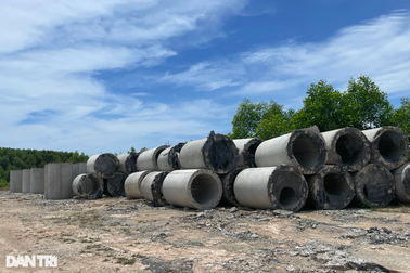 Xử phạt chủ đất có bãi tập kết "lạ" bên đường mòn Hồ Chí Minh