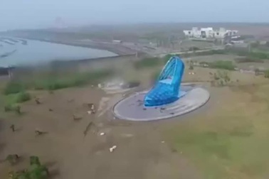 Nhà thờ hình chiếc giày thủy tinh ở Đài Loan.