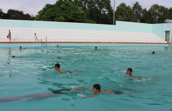 Lớp dạy bơi miễn phí cho trẻ em để phòng chống tai nạn đuổi nước