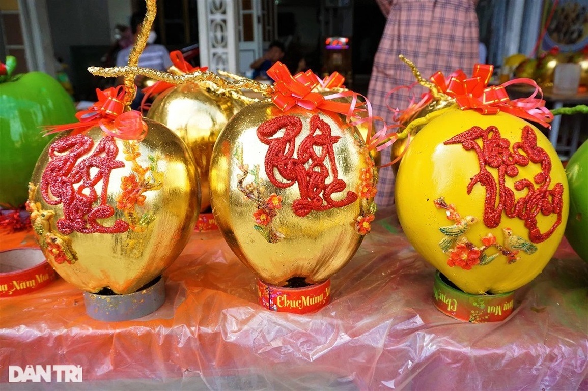 Dừa dát vàng 24k in hình linh vật hổ, hàng độc chơi Tết, đại gia săn lùng - 12 Dừa dát vàng 24k in hình linh vật hổ, hàng độc chơi Tết, đại gia săn lùng - 12