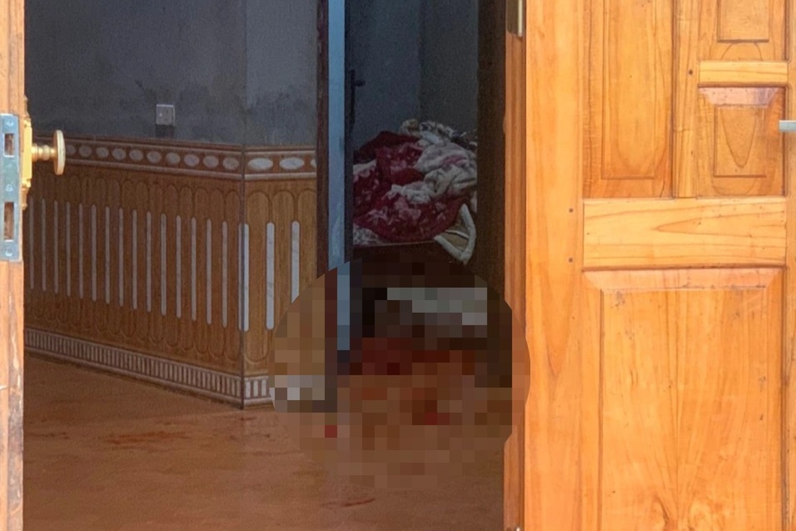 Bắt người đàn ông dùng dao sát hại con trai rồi chém vợ nhập viện - 2 Bắt người đàn ông dùng dao sát hại con trai rồi chém vợ nhập viện - 2