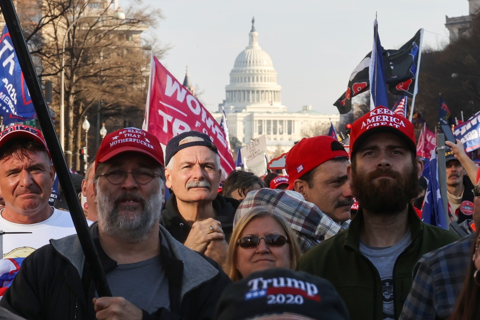 Bùng phát đụng độ giữa phe ủng hộ và phản đối ông Trump - 1 Bùng phát đụng độ giữa phe ủng hộ và phản đối ông Trump - 1
