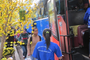 Tặng 2.600 vé xe miễn phí cho sinh viên khó khăn về quê đón Tết