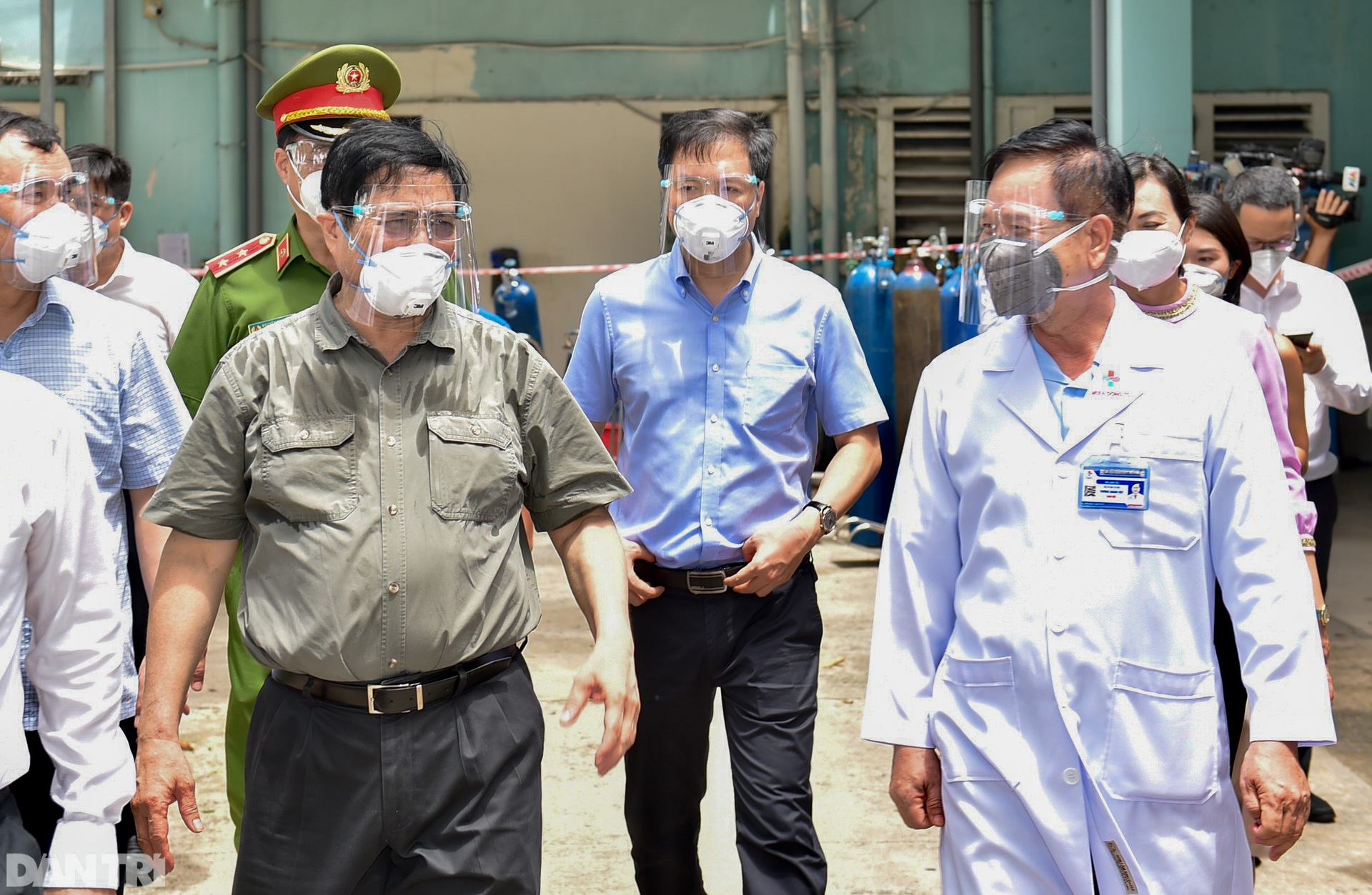 Ngày làm việc khẩn trương của Thủ tướng tại pháo đài chống dịch TPHCM - 15 Ngày làm việc khẩn trương của Thủ tướng tại pháo đài chống dịch TPHCM - 15