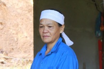 Giọt nước mắt của 2 chị em ruột sau bão lũ